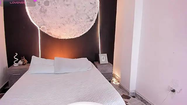 Snapshot of RoseCassie chatting on November 26, 2025, 1:33 pm RoseCassie online show from November 26, 2025, 1:33 pm