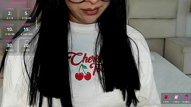 Snapshot of RoseCassie chatting on October 10, 2025, 1:45 pm RoseCassie online show from October 10, 2025, 1:45 pm