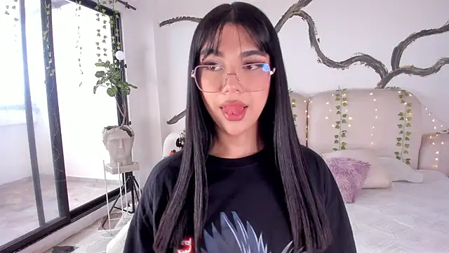 Snapshot of RoseCassie chatting on October 28, 2025, 1:54 pm RoseCassie online show from October 28, 2025, 1:54 pm