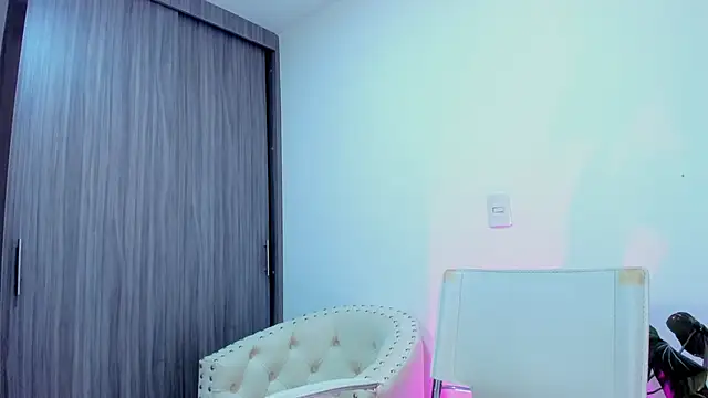 Sara Leblanc online show from October 14, 2025, 3:23 pm