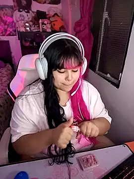Snapshot of Pinky-Flower chatting on April 15, 2026, 9:26 pm Pinky-Flower online show from April 15, 2026, 9:26 pm