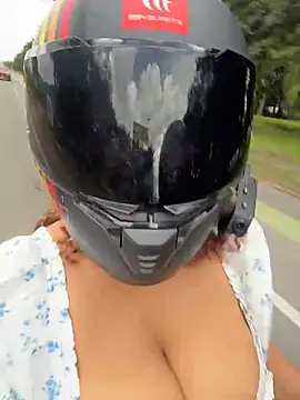 lauraltt online show from February 1, 2026, 7:01 pm