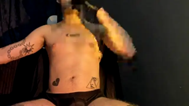 Snapshot of Antonello_Vannucci chatting on October 31, 2025, 2:30 am Antonello Vannucci online show from October 31, 2025, 2:30 am