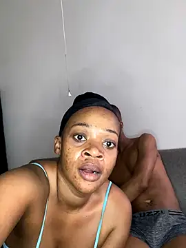 beverlyxxxx online show from November 3, 2025, 11:25 am