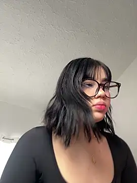 Lily Woodz online show from March 6, 2026, 7:09 pm