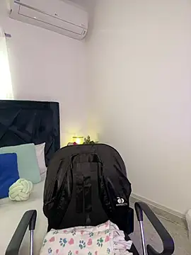 Lily Woodz online show from February 24, 2026, 7:04 pm