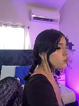 Lily Woodz online show from June 13, 2026, 7:12 pm