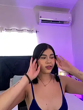 Lily Woodz online show from June 16, 2026, 7:14 pm