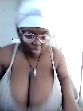 Snapshot of Damm_Bobbies chatting on June 28, 2026, 1:28 pm Damm Bobbies online show from June 28, 2026, 1:28 pm