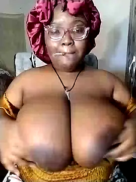 Snapshot of Damm_Bobbies chatting on July 19, 2026, 12:52 am Damm Bobbies online show from July 19, 2026, 12:52 am