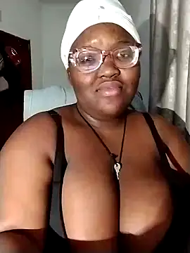 Snapshot of Damm_Bobbies chatting on July 2, 2026, 3:23 am Damm Bobbies online show from July 2, 2026, 3:23 am