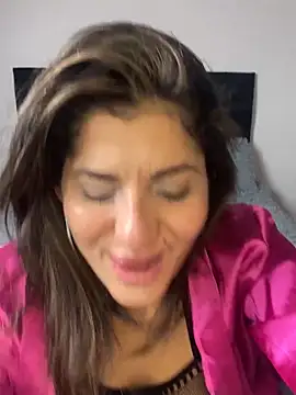 AlejandritaMilano online show from June 14, 2026, 1:57 am