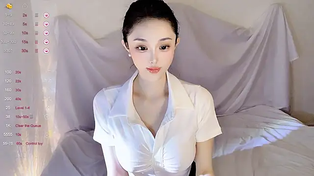 Snapshot of Irene--- chatting on November 13, 2025, 12:03 am Irene--- online show from November 13, 2025, 12:03 am