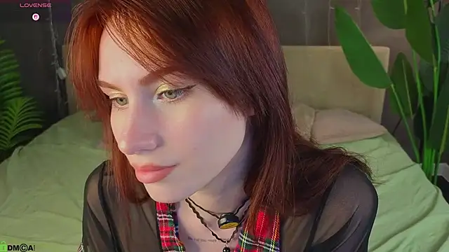 Snapshot of Mollly_Rouge chatting on July 3, 2026, 12:06 am Mollly Rouge online show from July 3, 2026, 12:06 am