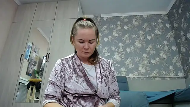  Miss Vanilla  online show from September 22, 2025, 6:08 am