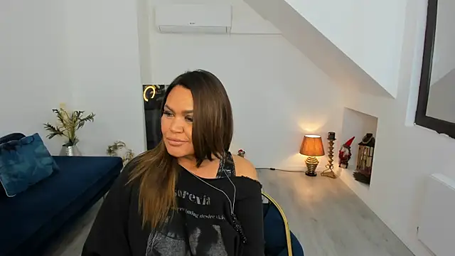 Snapshot of Aileen_Stone chatting on November 23, 2025, 5:12 pm Aileen Stone online show from November 23, 2025, 5:12 pm