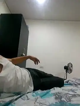 Snapshot of bisexual0007 chatting on December 25, 2024, 8:18 am bisexual0007 online show from December 25, 2024, 8:18 am