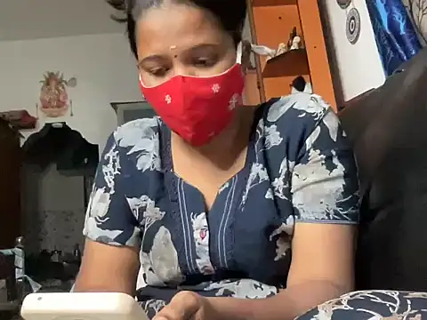 Tamil Sanjana  online show from December 18, 2025, 5:17 pm