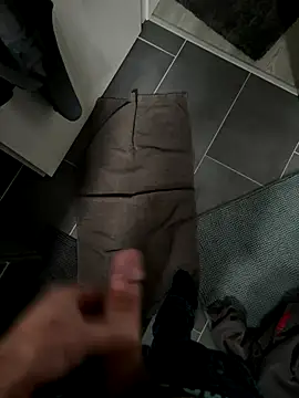 Snapshot of BobMeinster chatting on November 7, 2025, 10:42 am BobMeinster online show from November 7, 2025, 10:42 am