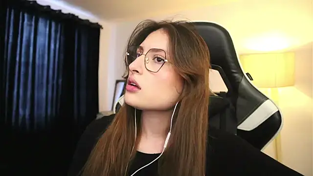 Daisha Riley online show from November 4, 2025, 3:27 pm