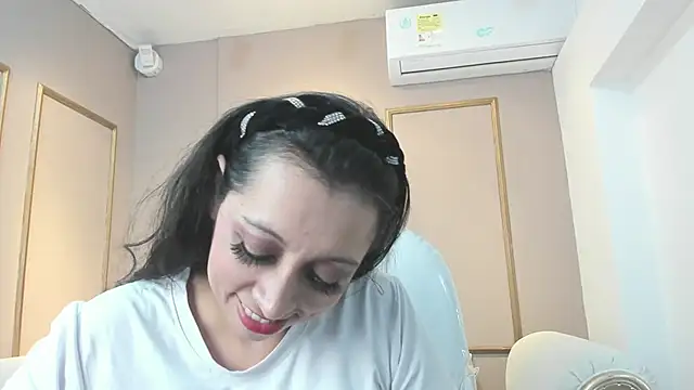 Snapshot of PerlaPreciosa chatting on November 22, 2025, 4:00 am PerlaPreciosa online show from November 22, 2025, 4:00 am