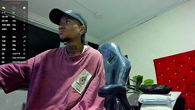 Snapshot of JhonyMiller_ chatting on May 13, 2026, 9:44 pm JhonyMiller online show from May 13, 2026, 9:44 pm