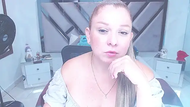 natalia5560 online show from March 10, 2025, 2:48 pm