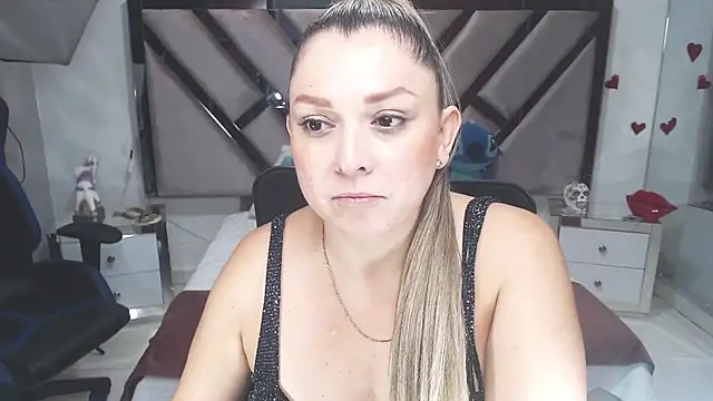 natalia5560 online show from February 25, 2025, 2:37 pm