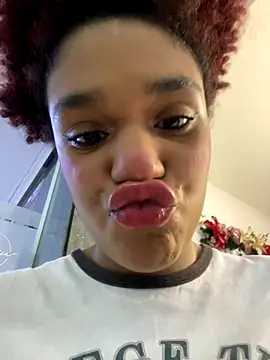 loladupont online show from December 22, 2025, 3:06 am