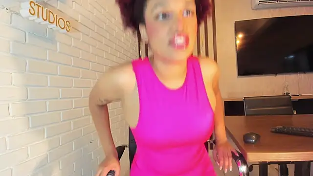 Snapshot of loladupont chatting on December 3, 2025, 3:07 am loladupont online show from December 3, 2025, 3:07 am