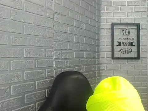 Snapshot of Crystal_Walls chatting on November 10, 2025, 8:25 pm Crystal Walls online show from November 10, 2025, 8:25 pm