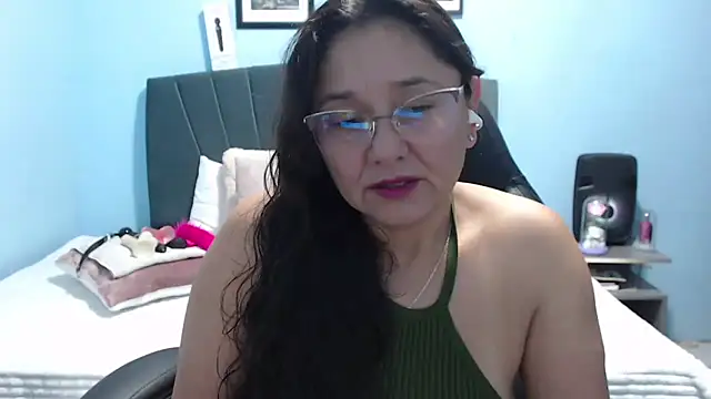AngelRouss online show from May 8, 2026, 1:53 am