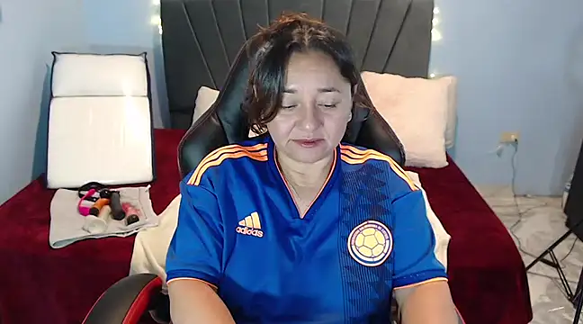 AngelRouss online show from February 12, 2025, 2:21 pm