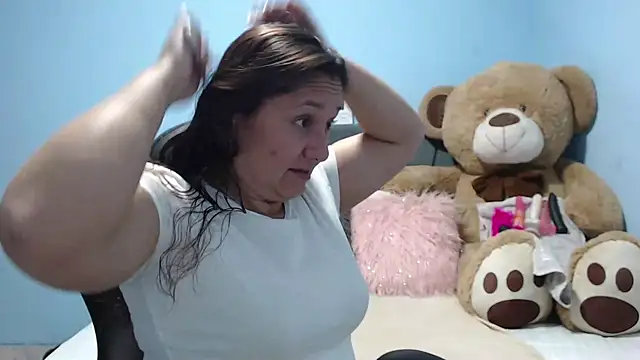 AngelRouss online show from October 1, 2025, 5:12 am