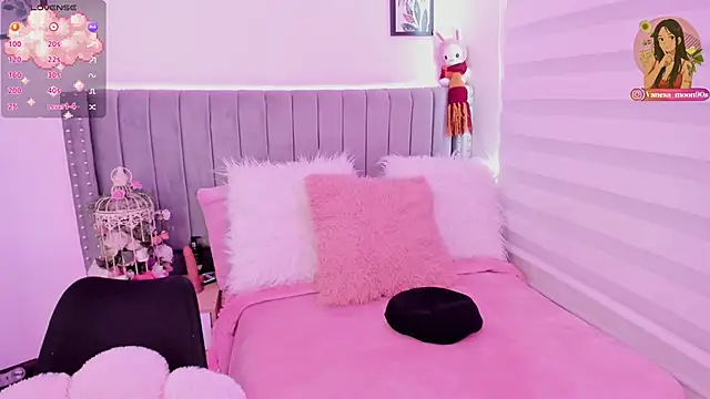 Snapshot of vanesa_moon__ chatting on November 30, 2025, 1:23 pm vanesa moon online show from November 30, 2025, 1:23 pm