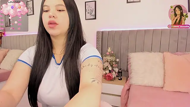 Snapshot of vanesa_moon__ chatting on March 5, 2026, 12:29 am vanesa moon online show from March 5, 2026, 12:29 am