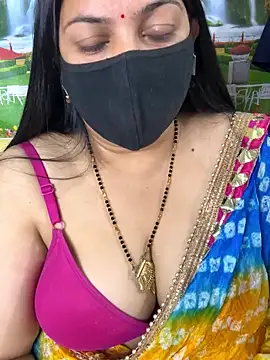 FlatVincy4 online show from November 18, 2025, 3:59 pm