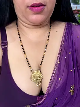 FlatVincy4 online show from November 7, 2025, 4:06 am