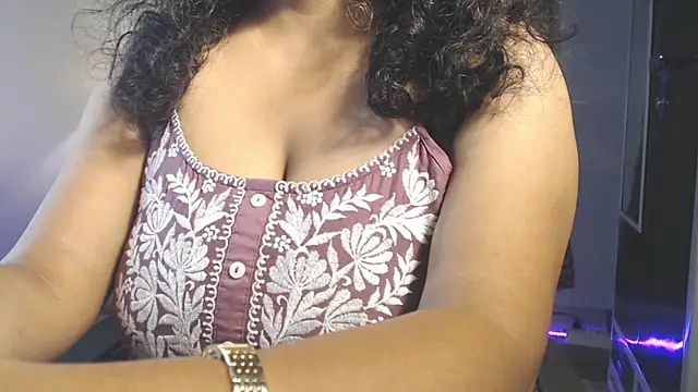 Snapshot of hot_menka chatting on June 3, 2026, 8:57 pm hot menka online show from June 3, 2026, 8:57 pm