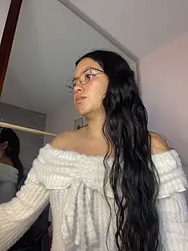 Rosita forever  online show from April 21, 2026, 6:25 pm