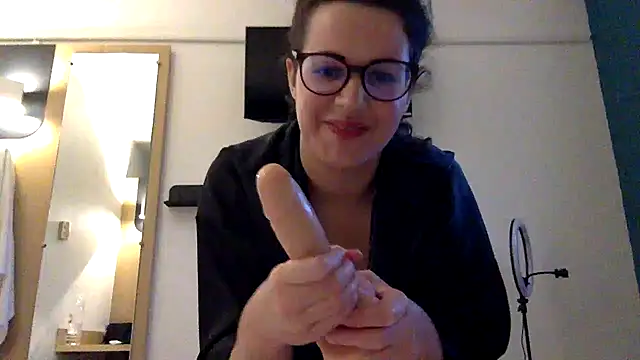 LolaGuess online show from January 9, 2025, 4:49 pm