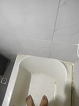 Snapshot of DTuannHallT chatting on December 15, 2025, 11:49 am DTuannHallT online show from December 15, 2025, 11:49 am