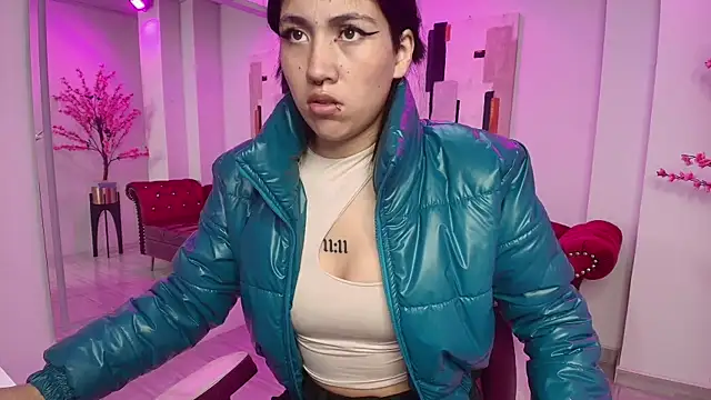 Leia queens online show from March 7, 2025, 2:34 pm