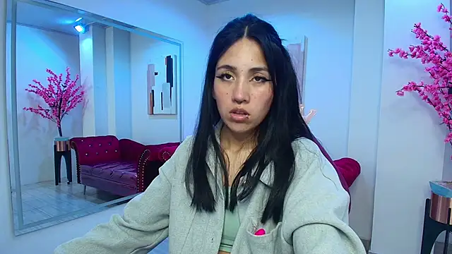 Leia queens online show from February 20, 2025, 2:24 pm