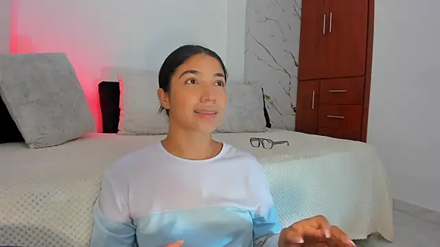 Snapshot of martina_roldam chatting on June 17, 2026, 12:54 am martina roldam online show from June 17, 2026, 12:54 am