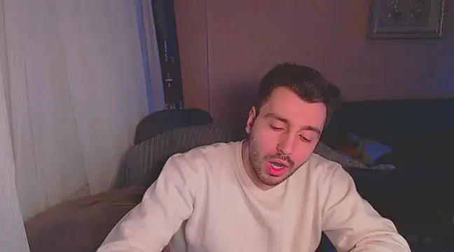 handsomeee04 online show from March 4, 2025, 10:05 pm