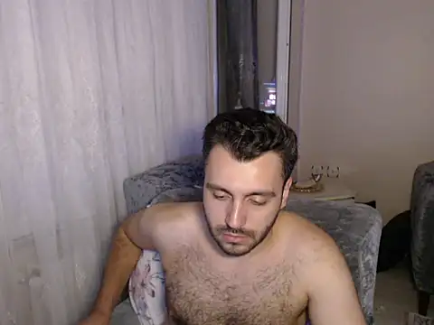 Snapshot of handsomeee04 chatting on August 5, 2026, 10:37 pm handsomeee04 online show from August 5, 2026, 10:37 pm