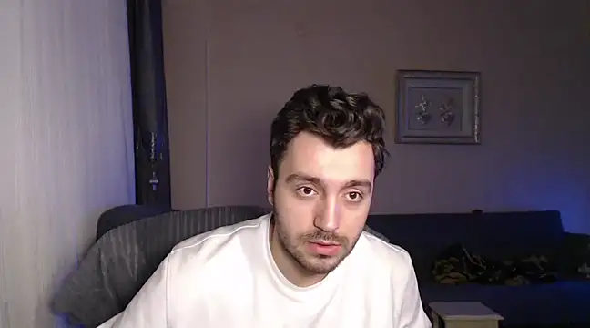 handsomeee04 online show from March 17, 2025, 9:46 pm