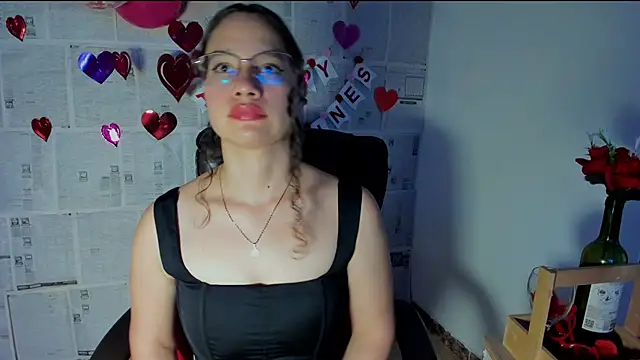 emmaTorres1 online show from February 13, 2025, 10:00 pm