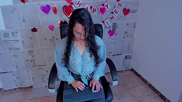 emmaTorres1 online show from February 15, 2025, 4:56 pm